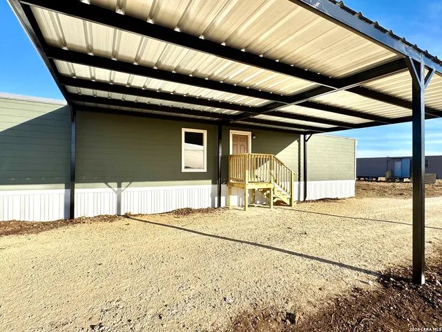 $272,000 | 2811 County Road 467, Devine, TX 78016