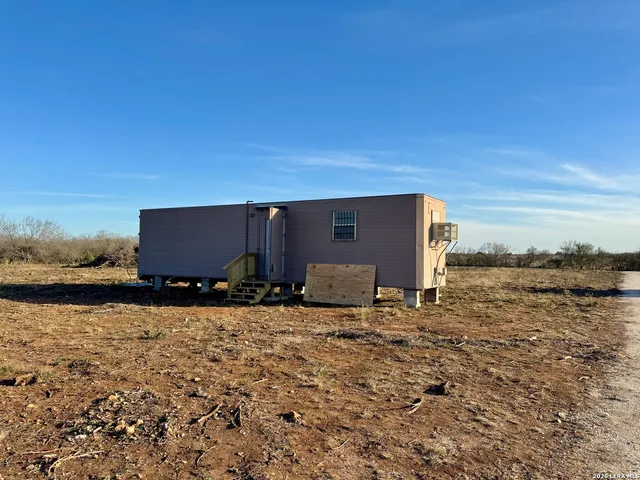 $272,000 | 2811 County Road 467, Devine, TX 78016
