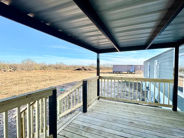 $272,000 | 2811 County Road 467, Devine, TX 78016