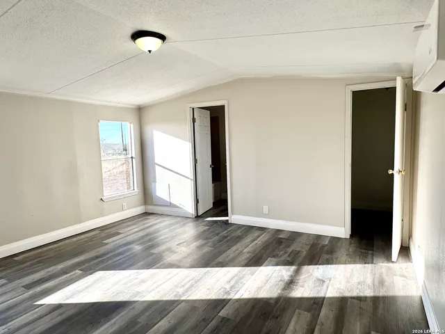 $272,000 | 2811 County Road 467, Devine, TX 78016