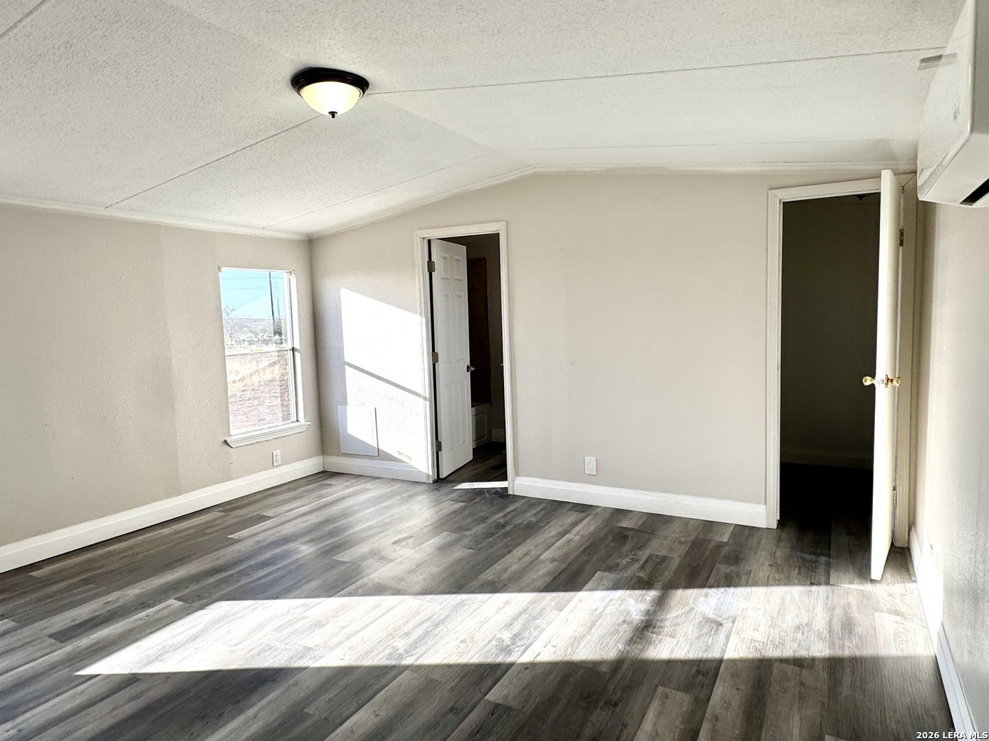 2811 County Road 467 Devine, TX 78016 - Photo 5 of 24