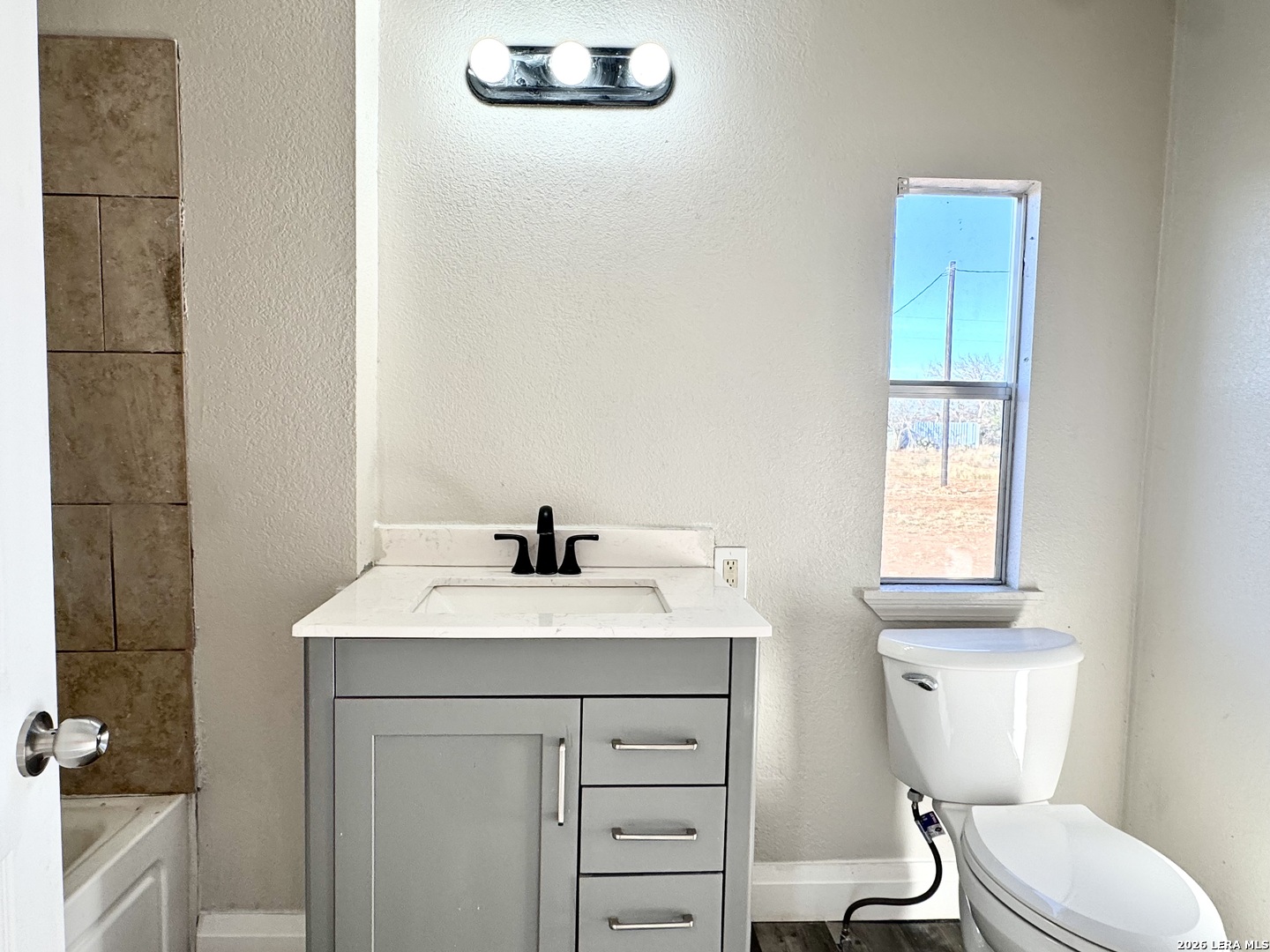 2811 County Road 467 Devine, TX 78016 - Photo 6 of 24