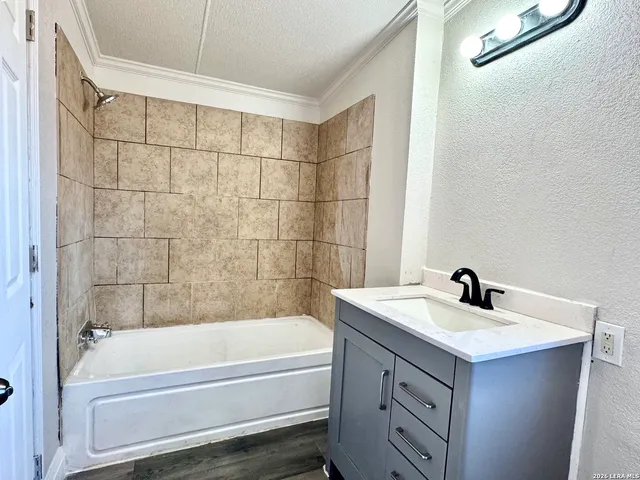 $272,000 | 2811 County Road 467, Devine, TX 78016