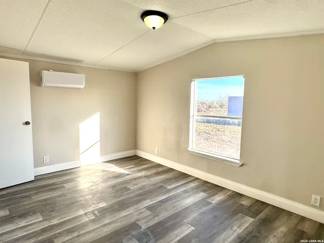 $272,000 | 2811 County Road 467, Devine, TX 78016