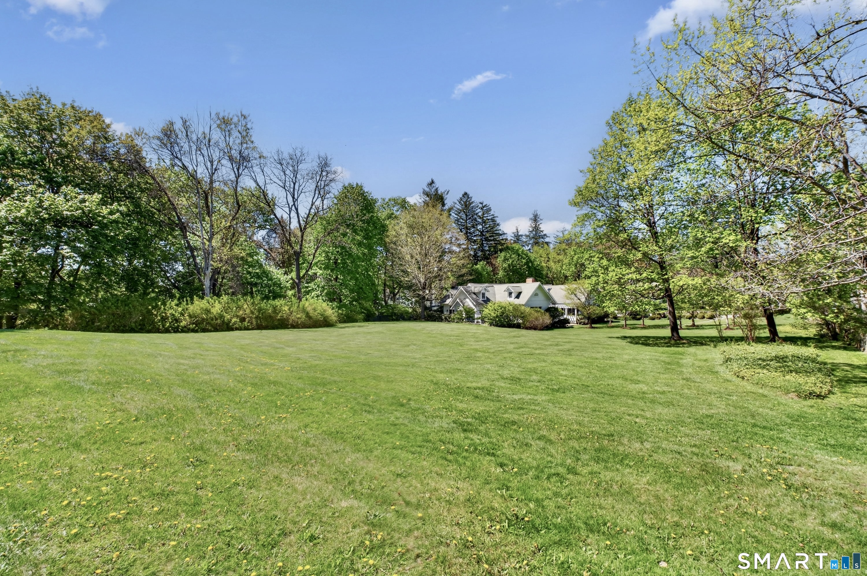 41 Peaceable Street Ridgefield, CT 06877 - Photo 37 of 40 a front view of a house with a yard