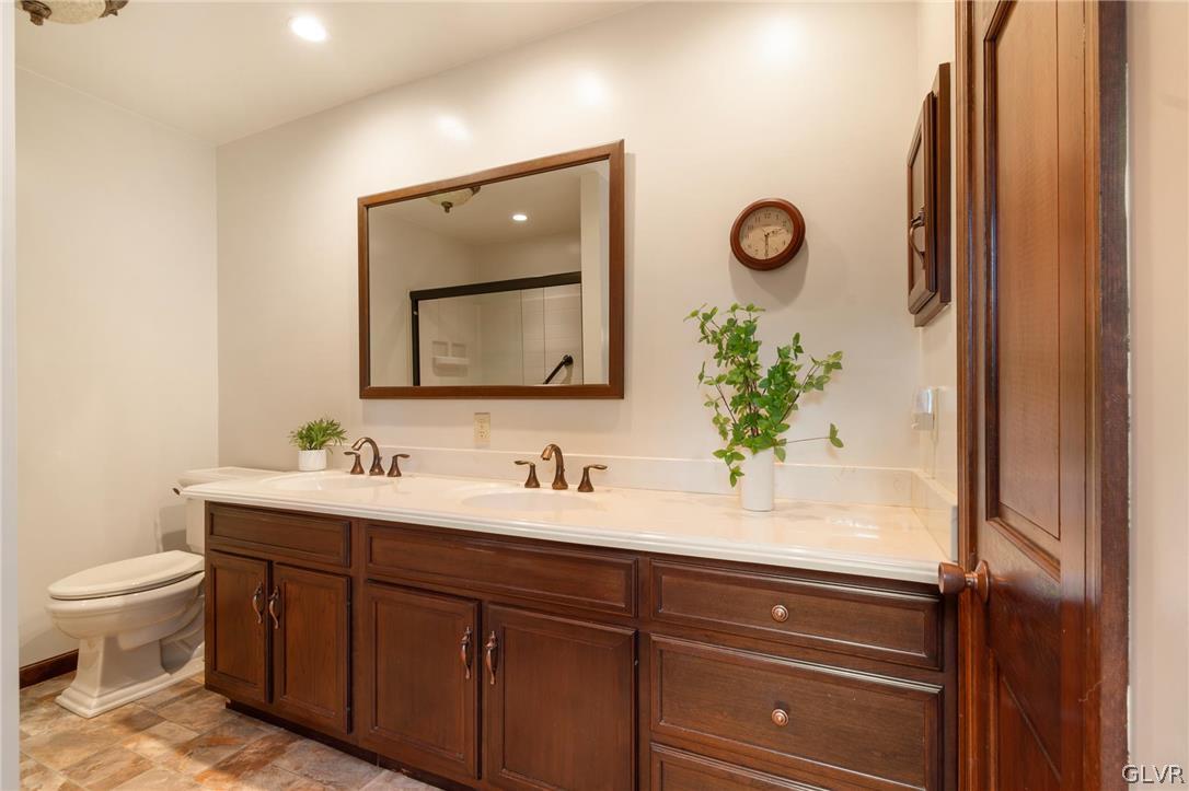 1087 Oldstone Road Allentown, PA 18103 - Photo 27 of 42 Gallery Image 27