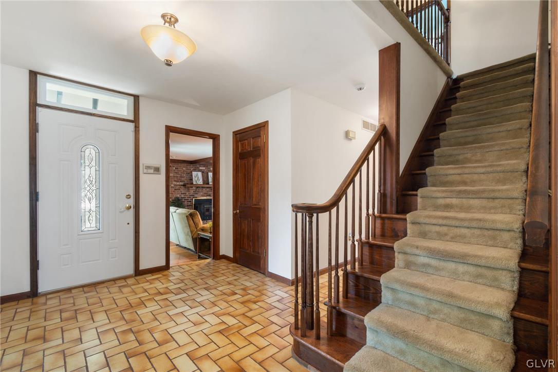 1087 Oldstone Road Allentown, PA 18103 - Photo 9 of 42 Gallery Image 9