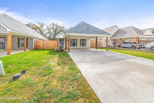 $197,900 | 227 Camerons Cove Drive, Carencro, LA 70520