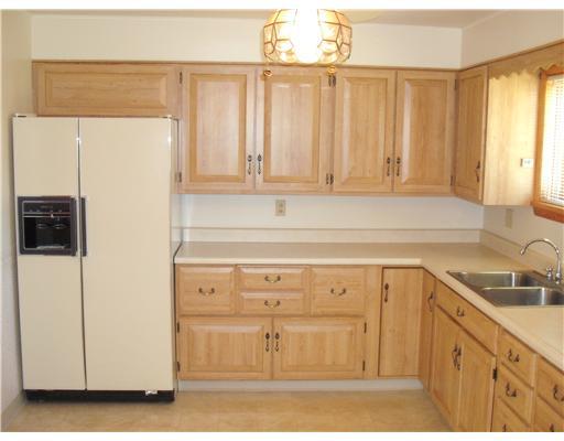 104 Porter Lane Rochester, PA 15074 - Photo 5 of 16 Kitchen.