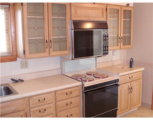 104 Porter Lane Rochester, PA 15074 - Photo 6 of 16 Kitchen.
