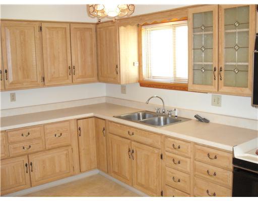 104 Porter Lane Rochester, PA 15074 - Photo 7 of 16 Kitchen.