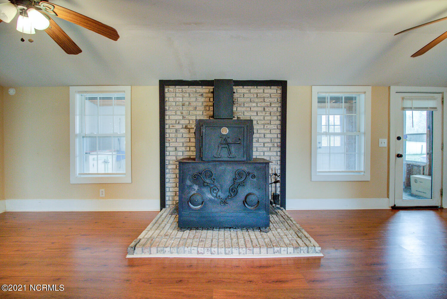 871 Watha Road Willard, NC 28478 - Photo 28 of 54 871 Watha Road-large-028-047-Main Living