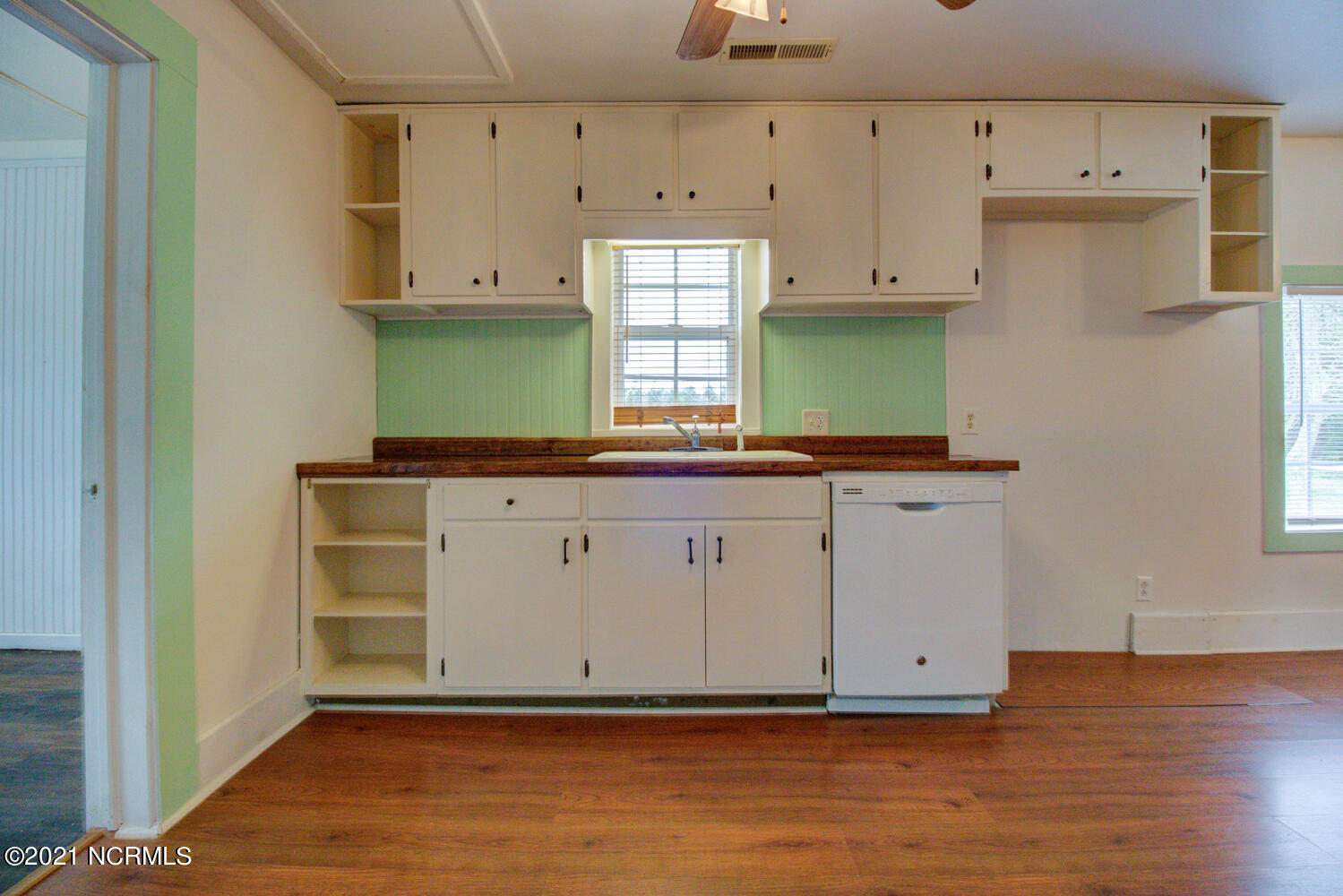 871 Watha Road Willard, NC 28478 - Photo 36 of 54 871 Watha Road-large-036-037-Kitchen-149