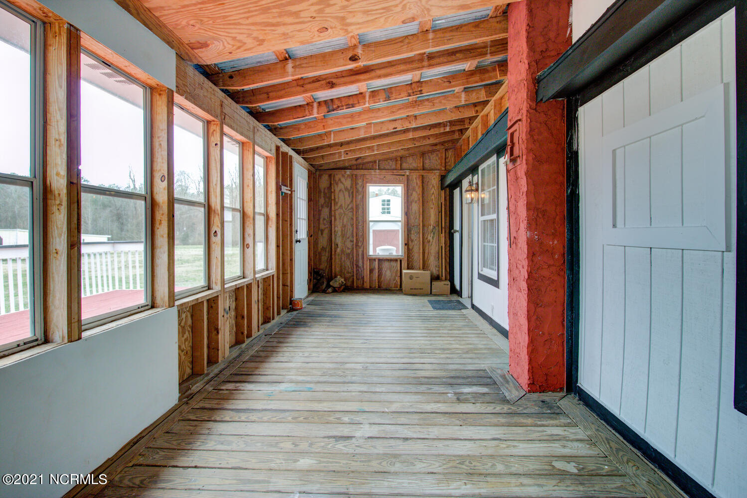 871 Watha Road Willard, NC 28478 - Photo 49 of 54 871 Watha Road-large-049-044-Enclosed Po