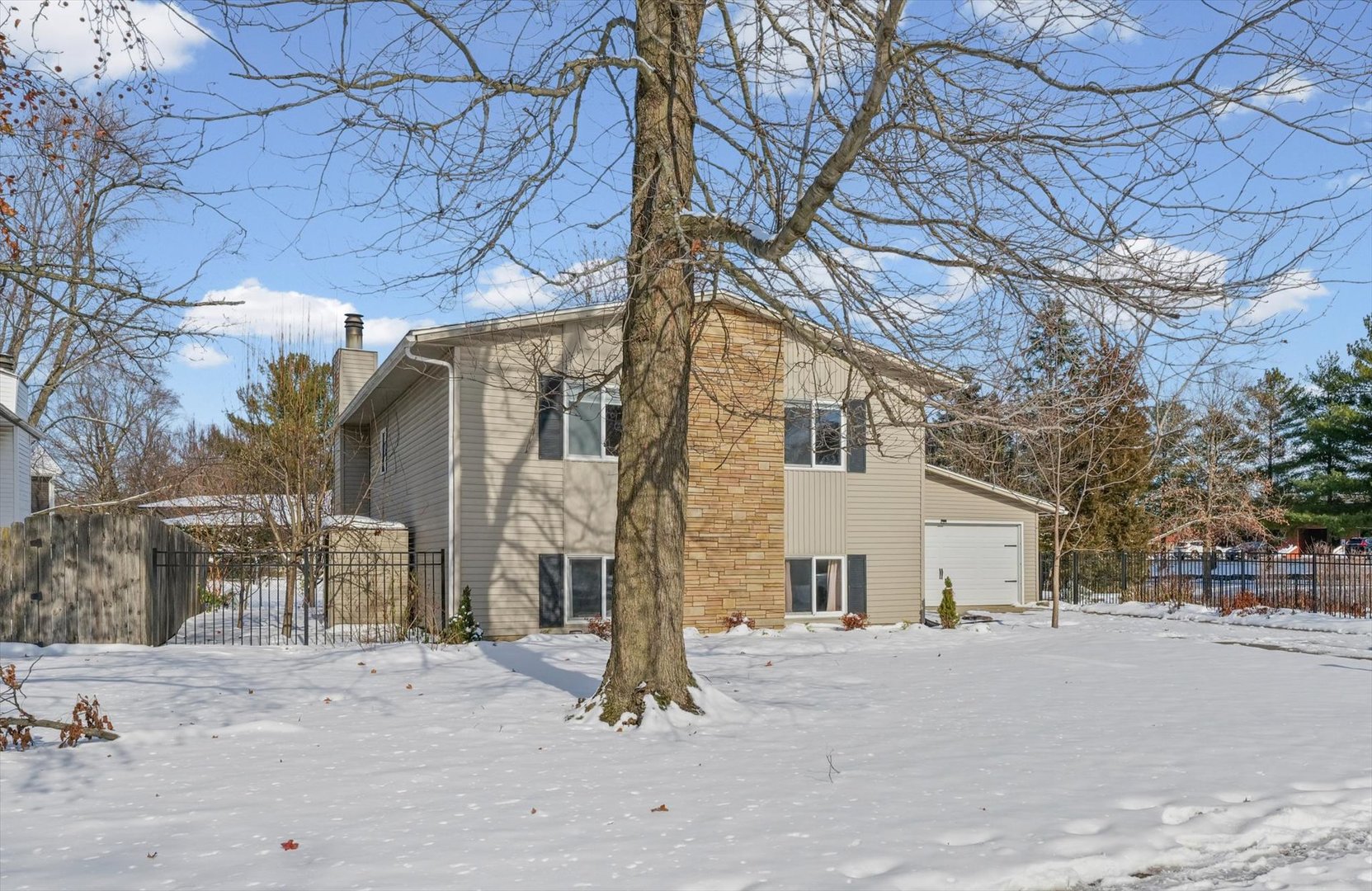 702 Devonshire Drive Champaign, IL 61820 - Photo 2 of 37