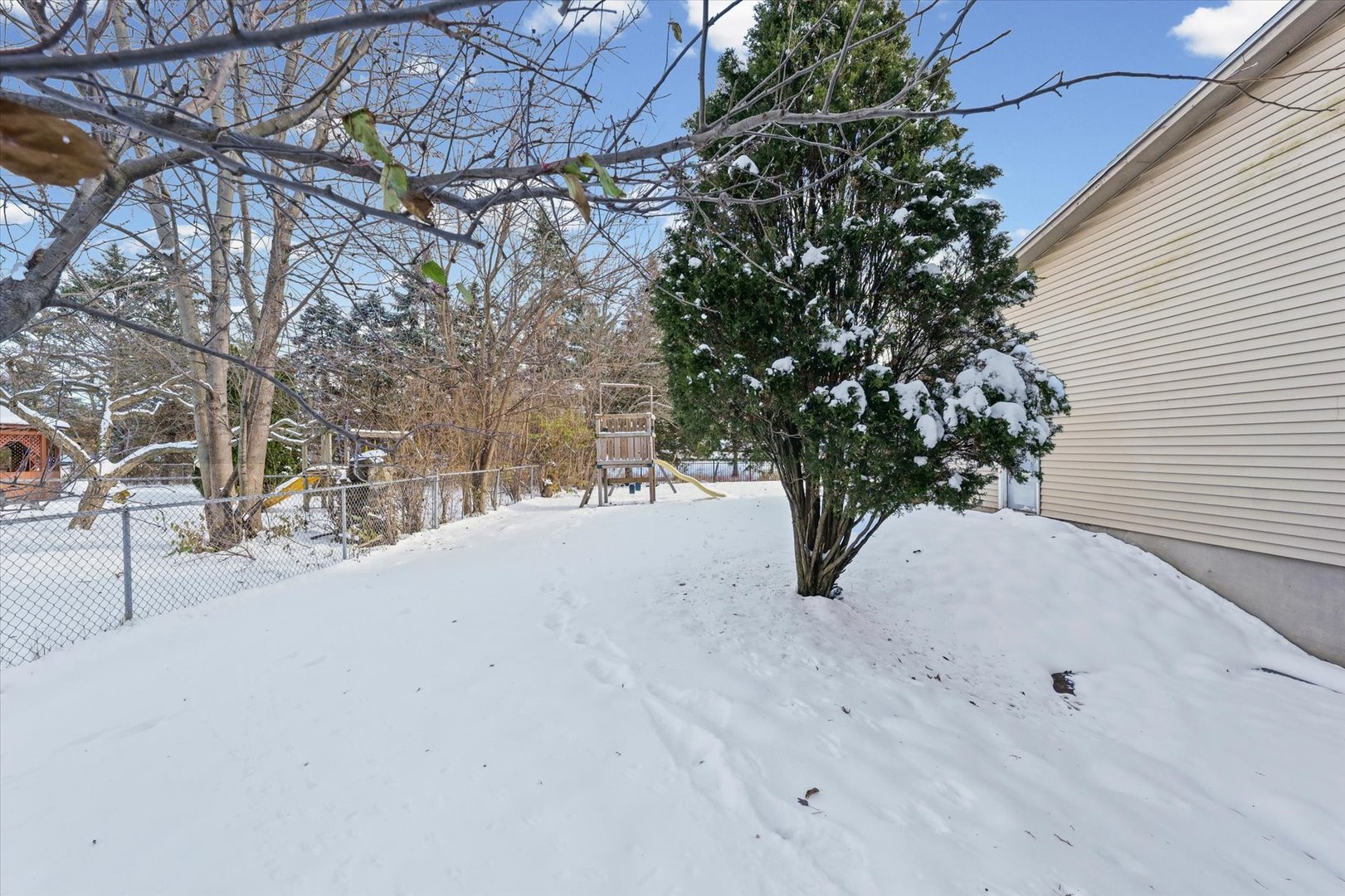 702 Devonshire Drive Champaign, IL 61820 - Photo 35 of 37 a view of outdoor space and yard