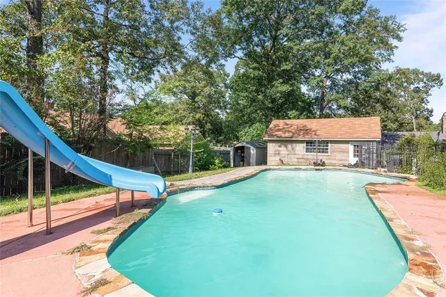a view of a house with a backyard