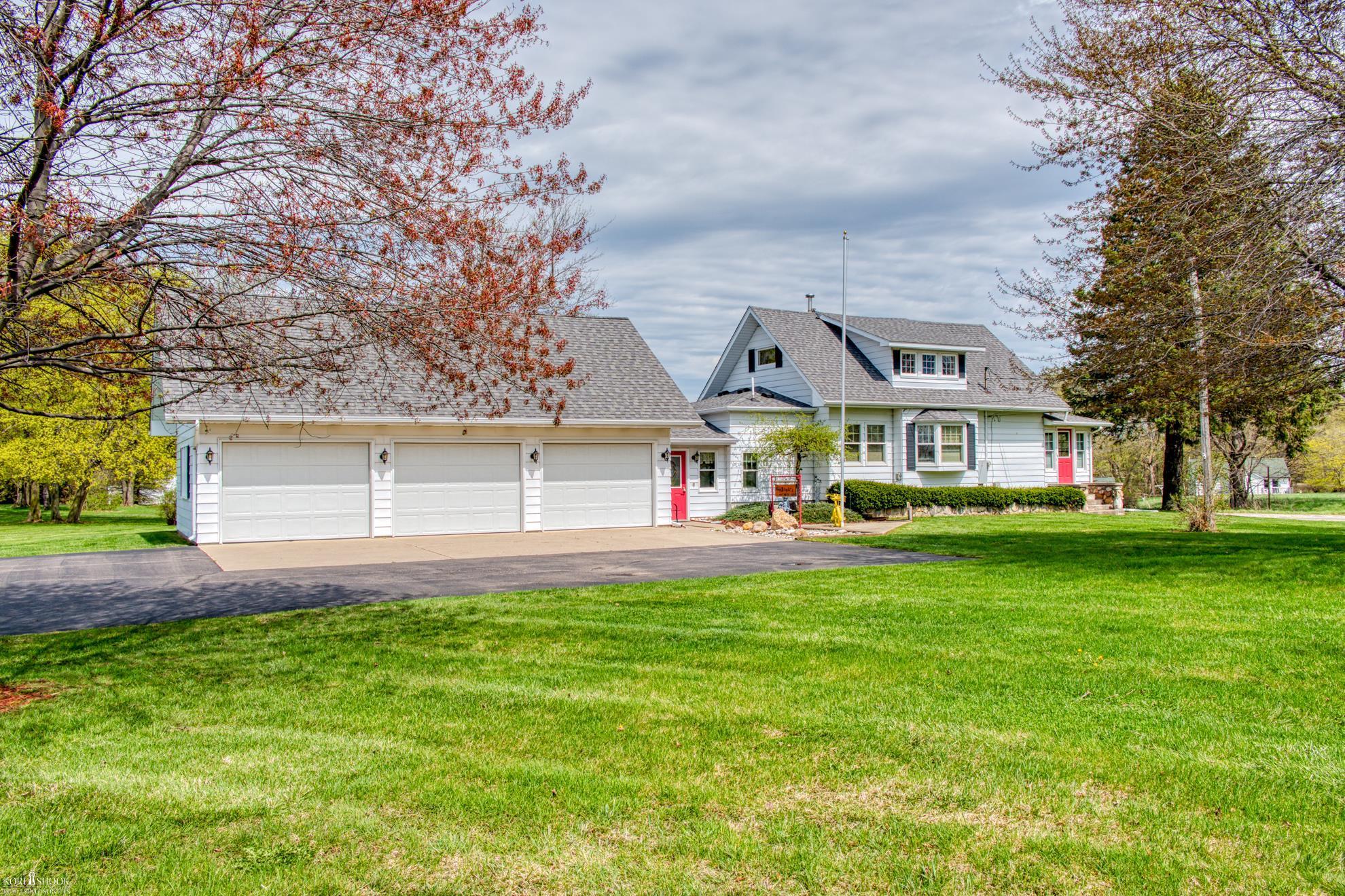 7824 Bancroft Road Bancroft, MI 48414 - Photo 1 of 33