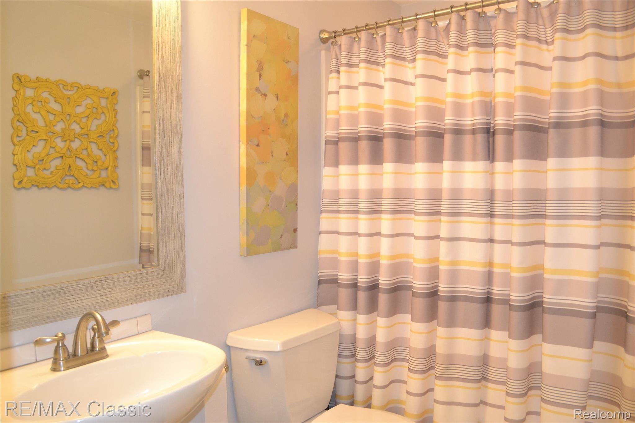 3901 East Commerce Road Commerce Township, MI 48382 - Photo 20 of 44 Full Bath