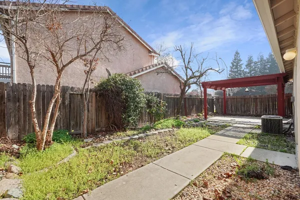 a view of a pathway with a pathway