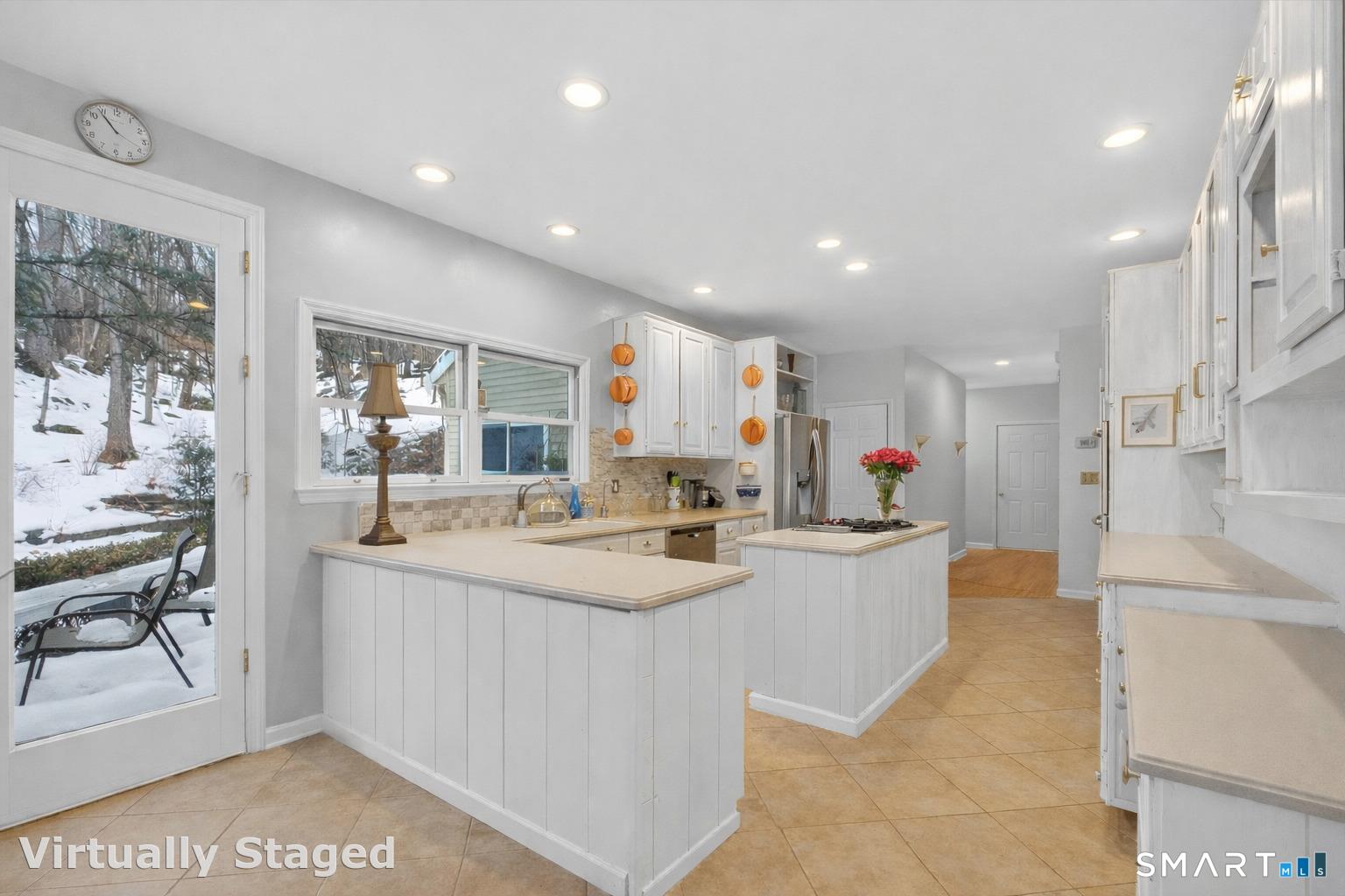 123 A Peaceable Street Redding, CT 06896 - Photo 8 of 34