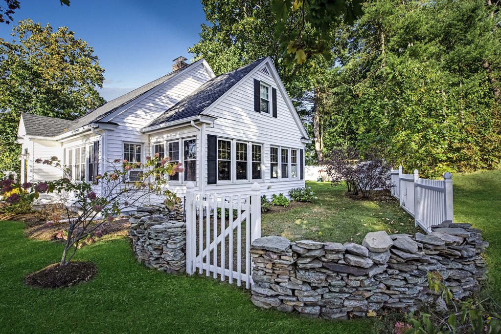 32 Concord Road Chelmsford, MA 01824 - Photo 4 of 27 a front view of house with a garden