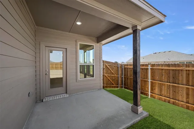 $324,900 | 1904 Cheyenne Drive, Cleburne, TX 76033