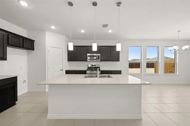 $324,900 | 1904 Cheyenne Drive, Cleburne, TX 76033