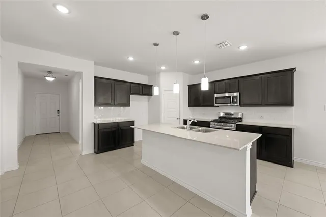 $324,900 | 1904 Cheyenne Drive, Cleburne, TX 76033