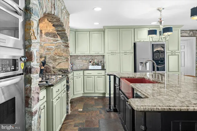 a kitchen that has a lot of cabinets in it