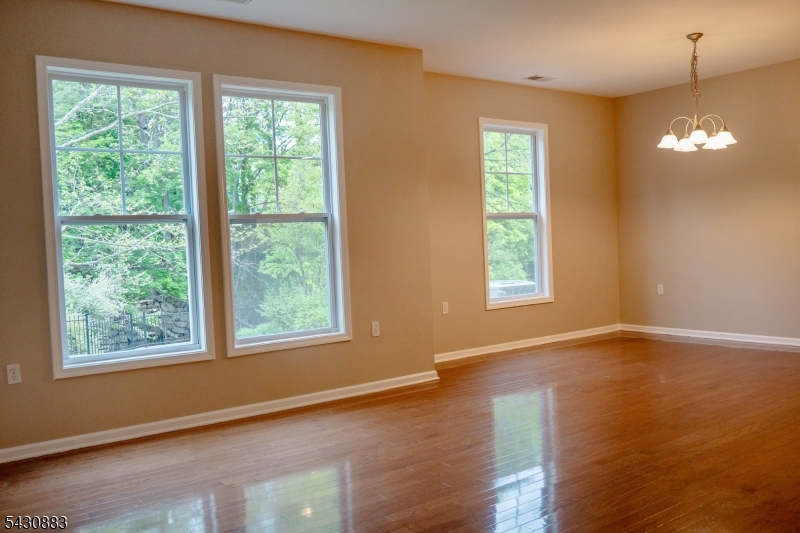 804 River Place Butler, NJ 07405 - Photo 13 of 32