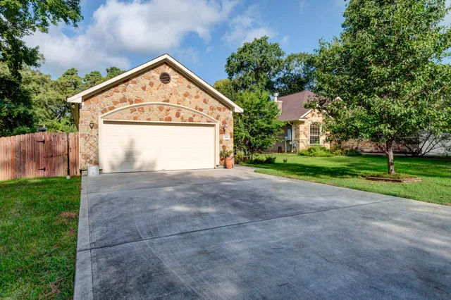 $2,450 | 901 Franconia Drive, Montgomery, TX 77316