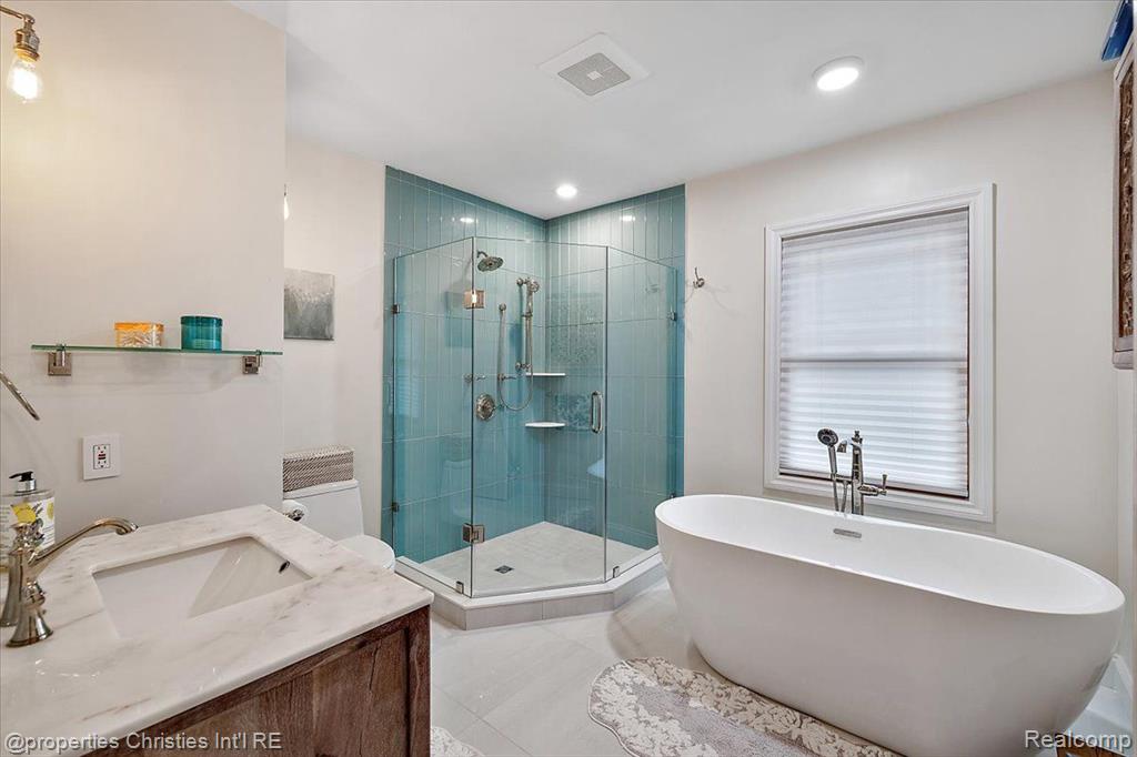 1648 Yorkshire Road Birmingham, MI 48009 - Photo 19 of 45