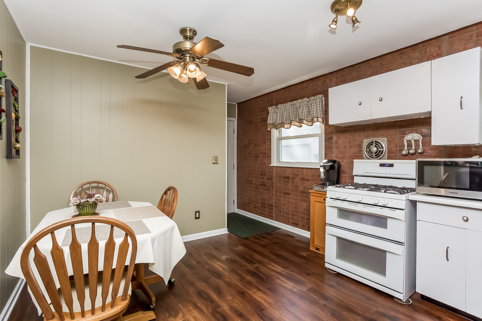 664 Clover Road Wauconda, IL 60084 - Photo 8 of 36