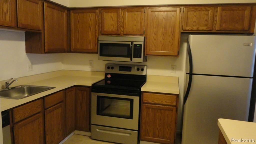 11747 Sycamore Road, Unit 12 Plymouth, MI 48170 - Photo 5 of 14 DSC01787.jpg