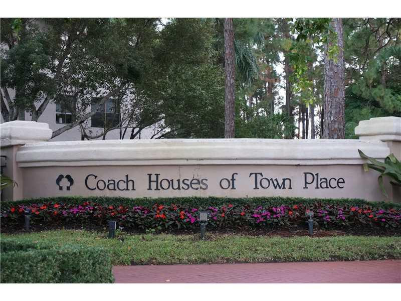 5720 Coach House Circle, Unit C Boca Raton, FL 33486 - Photo 8 of 16 Exterior Front.
