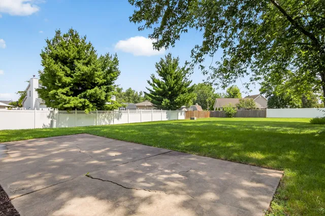 $360,000 | 606 Briarwood Court, Elwood, IL 60421