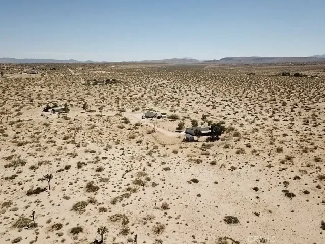 a view of a snow in the yard
