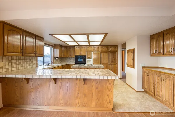 a spacious bathroom with a granite countertop sink and a large mirror