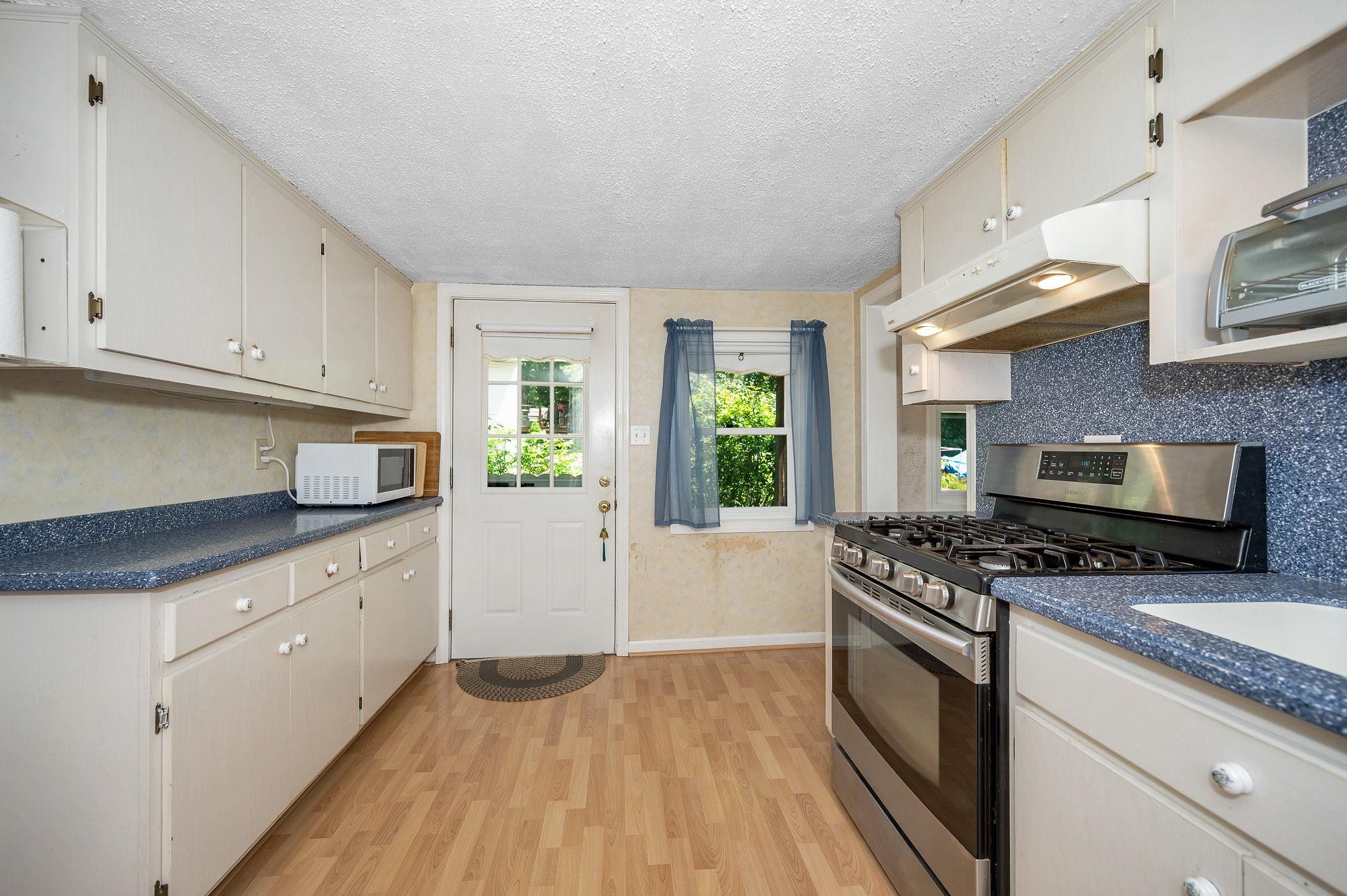 91 Honor Roll Road Pelham, NH 03076 - Photo 11 of 39