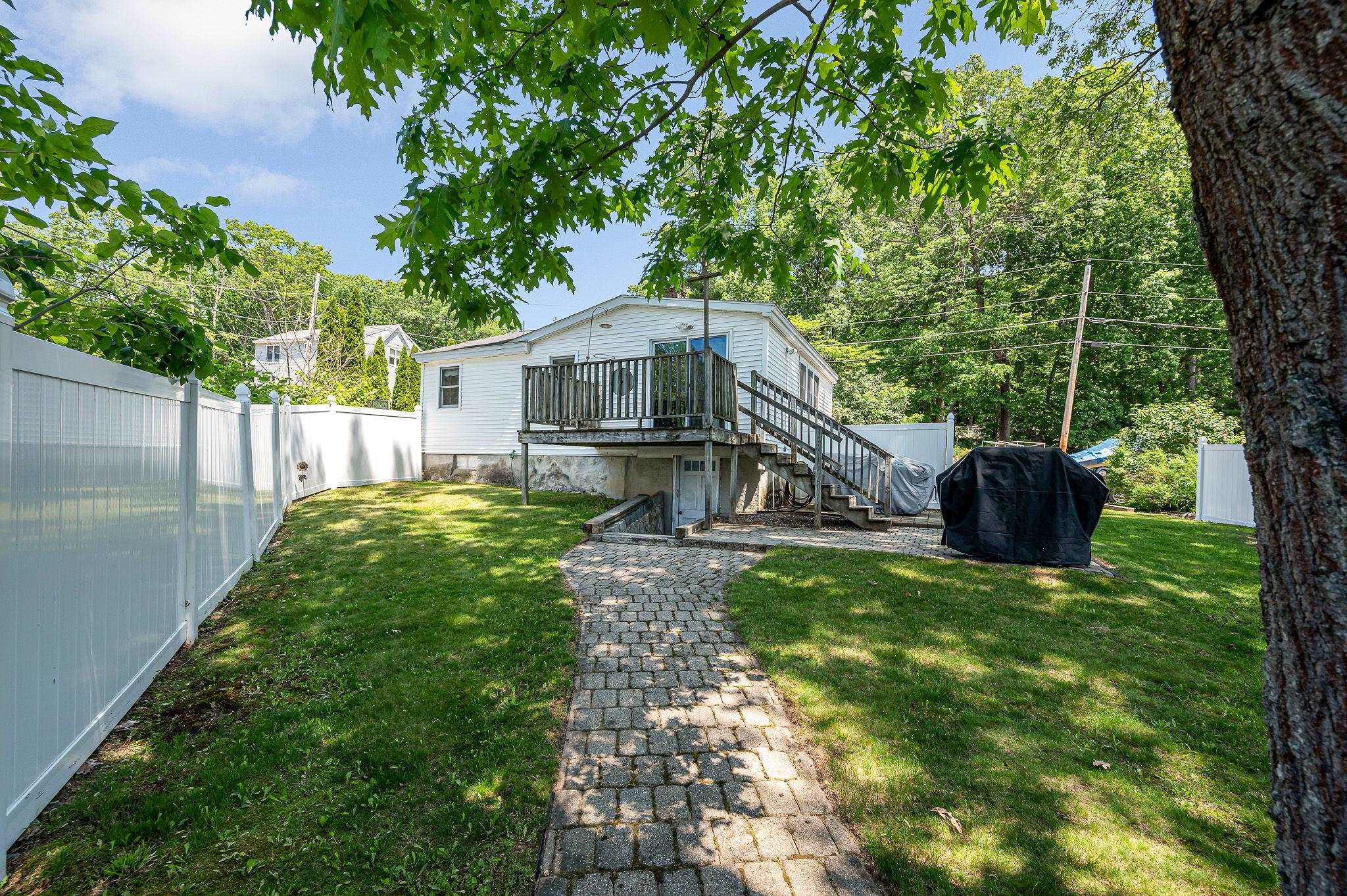 91 Honor Roll Road Pelham, NH 03076 - Photo 31 of 39