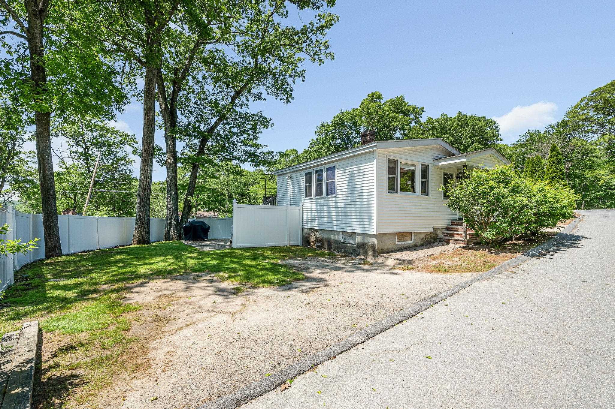 91 Honor Roll Road Pelham, NH 03076 - Photo 5 of 39