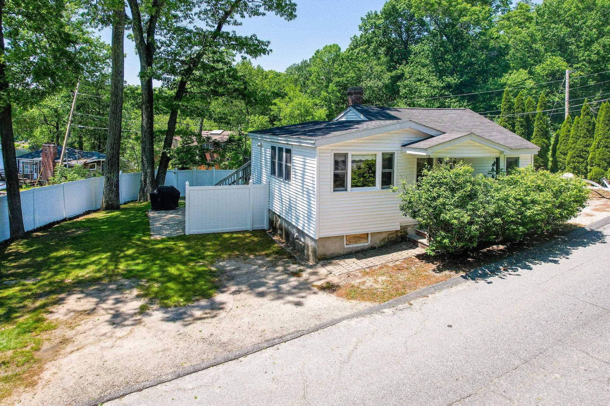 91 Honor Roll Road Pelham, NH 03076 - Photo 6 of 39