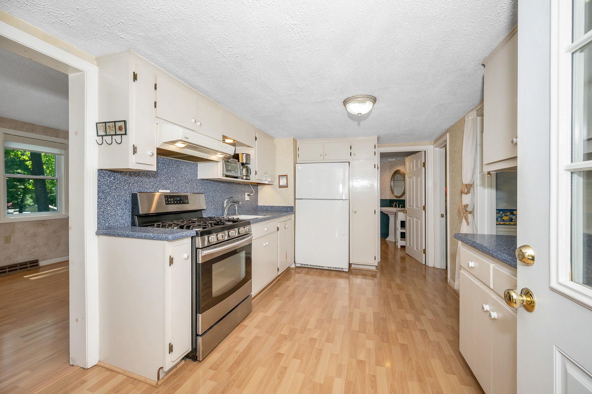 91 Honor Roll Road Pelham, NH 03076 - Photo 7 of 39