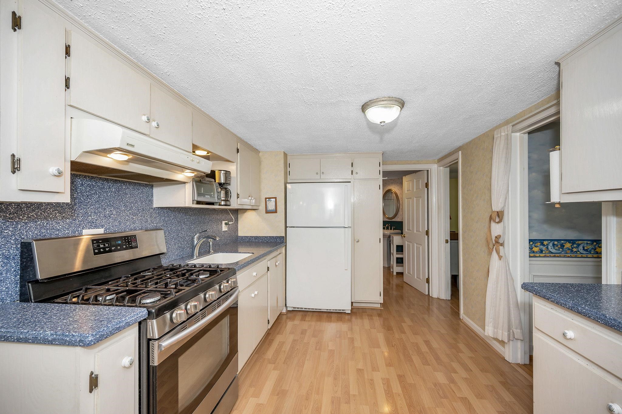 91 Honor Roll Road Pelham, NH 03076 - Photo 8 of 39