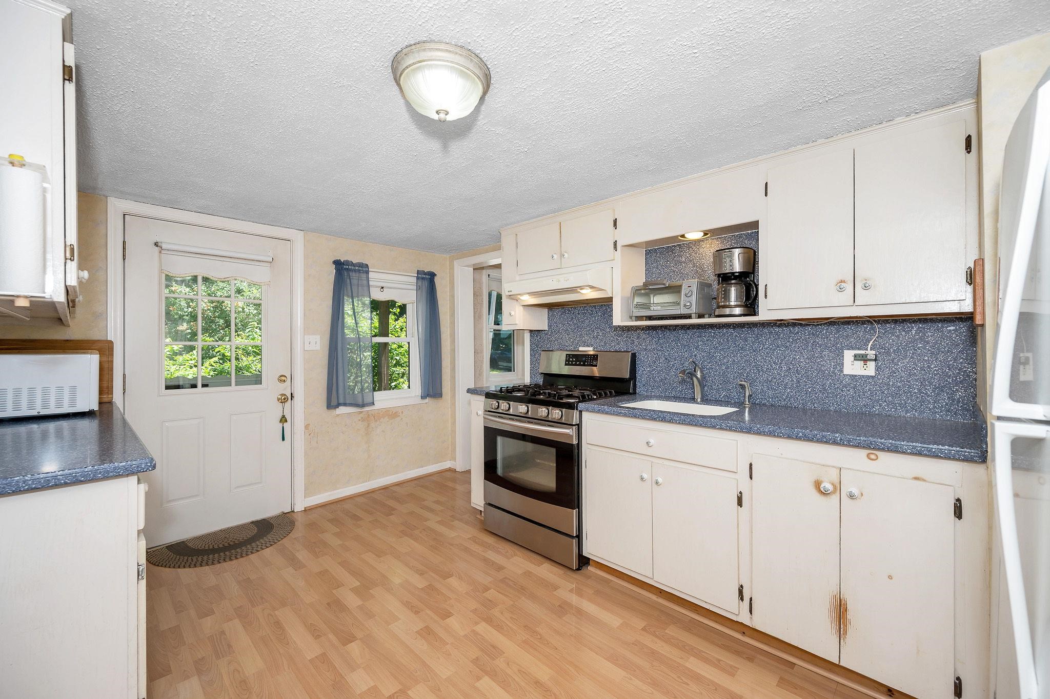 91 Honor Roll Road Pelham, NH 03076 - Photo 10 of 39