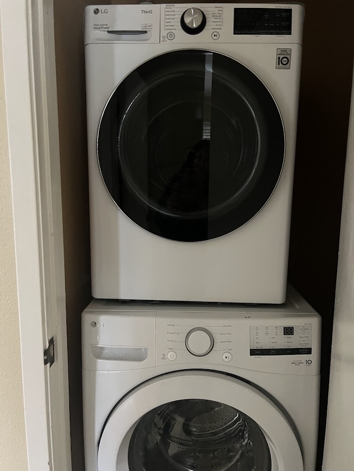2811 Rio Grande Street, Unit 303 Austin, TX 78705 - Photo 7 of 11 a utility room with dryer and washer