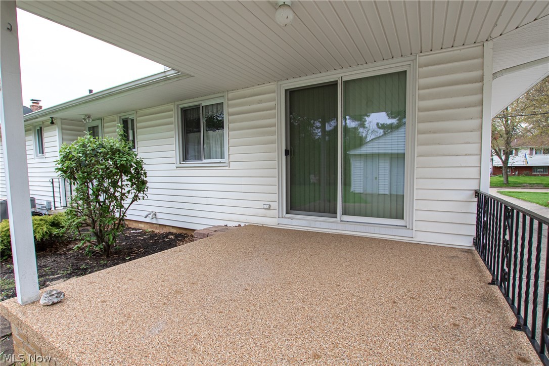 11020 Stoneham Road Cleveland, OH 44130 - Photo 29 of 35