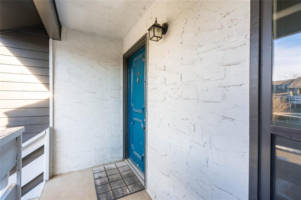 5840 Spring Valley Road, Unit 212 Dallas, TX 75254 - Photo 2 of 32 a bathroom with a shower