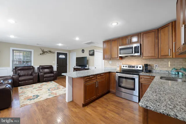 $275,000 | 5604 Fleetwing Drive, Levittown, PA 19057